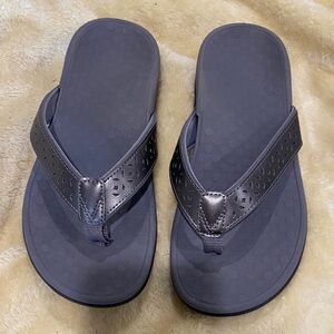 Vionic Black and Gray Sandals